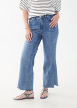 Load image into Gallery viewer, Made for women with straight hips and small curves, from FDJ's eco-friendly line this pair of jeans is made with sustainable materials, reducing waste and minimizing carbon footprint, while maximizing your style. Color - Indigo. High rise. Inseam 28. Button and zip fly. Medium stretch. Five pockets. Indigo Wash.
