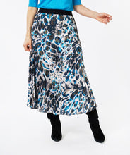 Load image into Gallery viewer, Unveil the beauty of nature with our "Skirt Plisse Animal Roots." Boasting a captivating Animal Roots print, this pleated skirt boasts a graceful plisse detailing and an adjustable fit. Style it with a blouse for an ornate look or with a sweater for a more casual ensemble. Color- Peacock blue, navy and olive green. Pleated design. Pull on. Elastic waist.