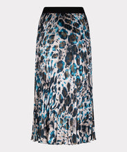 Load image into Gallery viewer, Unveil the beauty of nature with our "Skirt Plisse Animal Roots." Boasting a captivating Animal Roots print, this pleated skirt boasts a graceful plisse detailing and an adjustable fit. Style it with a blouse for an ornate look or with a sweater for a more casual ensemble. Color- Peacock blue, navy and olive green. Pleated design. Pull on. Elastic waist.