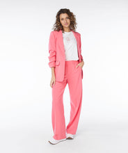 Load image into Gallery viewer, Go for a stylish and modern look with our "Blazer City" with smocked sleeves. The contemporary fit and timeless design make this blazer perfect for a variety of occasions. Wear it with slacks for a business look or with jeans for a more casual look.