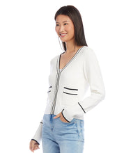 Load image into Gallery viewer, This versatile cardigan effortlessly blends both comfort and elegance with its contrasting trim and convenient patch pockets. Ideal for a casual day out or a polished office look, this essential layering piece adds a touch of sophistication to any ensemble.