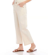 Load image into Gallery viewer, Crafted with a blend of cotton and elastane, these cropped wide-leg jeans feature five pockets and offer both versatility and effortless style. Wear them with a casual tee for a relaxed vibe or pair them with a chic blouse for a sophisticated touch.