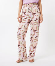 Load image into Gallery viewer, The GEMMA GEOMETRIC PRINT TROUSER, designed by ESQUALO, features a classic geometric pattern that will add style to any outfit. Crafted from soft, lightweight fabric, these trousers offer comfort and sophistication. Perfect for any occasion, the trouser provides timeless sophistication that will last through any fashion trend.