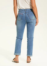 Load image into Gallery viewer, Upgrade your denim game with the FDJ French Dressing Gisela Girlfriend Ankle Jeans! Featuring a flattering mid-rise fit, embroidered accents, and a comfortable stretch blend, these jeans are perfect for effortless style. The 28” inseam makes them ideal for pairing with sneakers or heels.