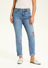 Load image into Gallery viewer, Upgrade your denim game with the FDJ French Dressing Gisela Girlfriend Ankle Jeans! Featuring a flattering mid-rise fit, embroidered accents, and a comfortable stretch blend, these jeans are perfect for effortless style. The 28” inseam makes them ideal for pairing with sneakers or heels.