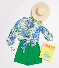 Load image into Gallery viewer, Crafted from premium linen fabric, these tailored shorts feature a slant pocket and offer a luxurious feel against your skin while ensuring breathability during warm days. The high-waisted and pleated design not only provides a slimming effect but also adds a touch of timeless elegance to your ensemble.