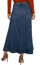 Load image into Gallery viewer, Our Mermaid Maxi Skirt features five pockets and is crafted from premium, soft, stretchable denim that conforms to your movements, guaranteeing comfort, style, and an impeccable fit throughout the day!