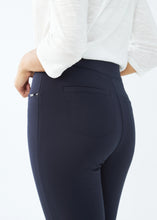Load image into Gallery viewer, Our pull-on jeggings, crafted in body-hugging PDR, offer ultimate comfort and ease of wear. They come equipped with our unique Wonderwaist tummy-tuck panel, making them an ideal choice for daily wear.