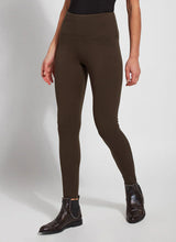 Load image into Gallery viewer, Lysse's classic Signature Center Seam full-length leggings are crafted from 4-way stretch Ponte, providing a snug fit. Ideal for both leisure and work, they boast a concealed signature waistband, central seam detailing, and a sleek silhouette.