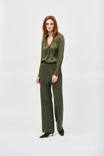 Load image into Gallery viewer, Fabulous and sleek, this high-rise wide leg pant in a gorgeous green will instantly elevate your outfit. The Hensley boasts a flattering high-rise waistline, is fitted through the thigh and flares out to create that ultra-flattering wide leg effect.