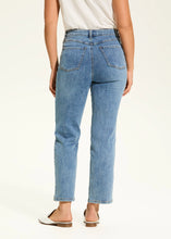 Load image into Gallery viewer, These fabulous jeans feature pearl embellishments along the side leg, adding a touch of elegance to their timeless design. With a high-rise waist and a straight-leg shape, they offer a flattering fit and classic style. The cropped length, with an inseam of 28 inches, makes them perfect for pairing with heels or flats. A perfect jean for the warmer months!