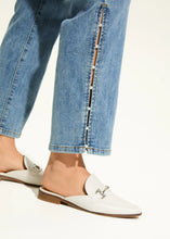 Load image into Gallery viewer, These fabulous jeans feature pearl embellishments along the side leg, adding a touch of elegance to their timeless design. With a high-rise waist and a straight-leg shape, they offer a flattering fit and classic style. The cropped length, with an inseam of 28 inches, makes them perfect for pairing with heels or flats. A perfect jean for the warmer months!