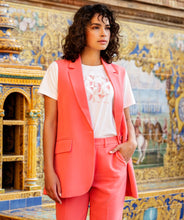 Load image into Gallery viewer, Enrich your wardrobe with this essential basic t-shirt, which can be combined with almost all styles from the collection. The comfortable material combined with a little stretch, ensures the pleasant fit. 