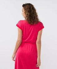 Load image into Gallery viewer, Enrich your wardrobe with this beautiful basic shirt in modal quality. This shirt is both fashionable and comfortable and does not crease. A real must-have for summer.