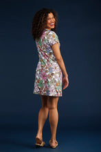 Load image into Gallery viewer, Step into spring with The Agnes Dress in Daisy Smitten by Smith & Quinn. This charming dress features a delightful daisy print and a flattering silhouette. Made from S & Q's Signature Stretch fabric, it's wrinkle-resistant and machine washable. Perfect for any occasion, this dress is a must-have addition to your collection. Pair it with your favorite accessories for a chic and effortless look.