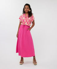 Load image into Gallery viewer, Elevate your wardrobe with the EsQualo Telse Top Beads Disco Spark. This chic top features intricate bead detailing that catches the light beautifully, ensuring you stand out in any setting. Crafted with high-quality materials, it offers both comfort and sophistication. Whether paired with jeans for a casual look or a skirt for a night out, this top is a must-have for fashion enthusiasts.