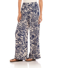 Load image into Gallery viewer, Whether you are on vacation or simply enjoying warmer days, these wide pants are the perfect choice. Crafted from crepe material, these pants showcase a whimsical paisley print for a playful touch. The flowy design ensures both movement and comfort. Experience a relaxed yet stylish appearance with these pants.