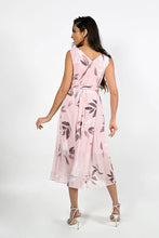 Load image into Gallery viewer, Timeless and classic, our Bella blush pink dress with leaf print is the perfect style for special occasions. A gorgeous feminine design by Frank Lyman, the flowing fabric brings a romantic feel to a dress that looks beautiful on all shapes.