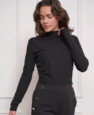 Our Blenda turtleneck is an exquisite piece featuring a delicate burnout animal print. Elegantly draped from the shoulder to the waist, it serves as a sophisticated foundation over slacks or chic skirts. 