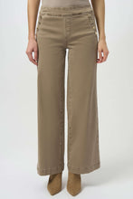 Load image into Gallery viewer, Model wearing warm taupe wide-leg jeans and taupe boots against a white background.
