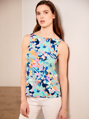 The bright burst of tropical colors on this casual top makes any day look like a vacation and feel like one too: the texture is super drapey with a slight stretch, gentle as a tropical breeze. With a regular fit and a hem designed to sit at the hip.