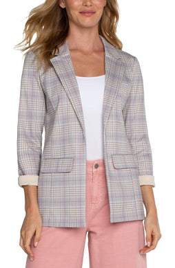 Our sophisticated boyfriend blazer is the perfect addition to your wardrobe. This blazer features a sleek and modern design that is both comfortable and stylish, making it the perfect choice for any occasion.