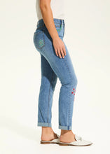 Load image into Gallery viewer, Upgrade your denim game with the FDJ French Dressing Gisela Girlfriend Ankle Jeans! Featuring a flattering mid-rise fit, embroidered accents, and a comfortable stretch blend, these jeans are perfect for effortless style. The 28” inseam makes them ideal for pairing with sneakers or heels.
