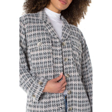 Load image into Gallery viewer, This houndstooth print boxy jacket is effortlessly stylish and comfortable. Pair it with skinny jeans and a form-fitting knit top for an elevated yet casual ensemble.  Color- Grey multi. 28-5/8” HPS. Button front closure, Extended tab closure at cuffs. Flap patch pockets. Slant side pockets.
