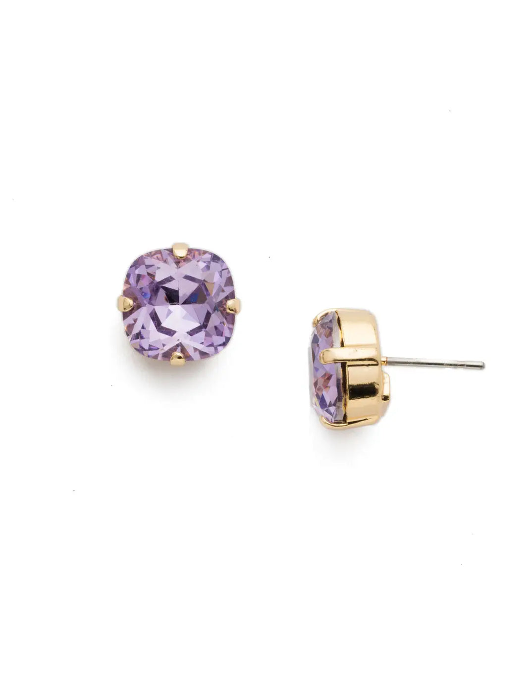 The Sorrelli Halcyon Stud Earrings (REF. EDH25BGVI) are a stunning everyday accessory, boasting a luminous cushion-cut purple crystal in a classic four-pronged setting and finished in a bright gold setting. These fabulous earrings are perfect for any occasion.