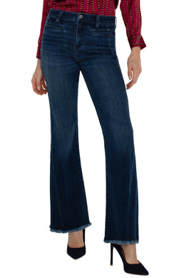 The Hannah flare pants are the epitome of sophistication, boasting welt pockets and eye-catching side seam details. These meticulously designed seams offer a refined look and flatter your figure perfectly. Ideal for a glamorous evening or a casual day of errands, they promise to be an essential addition to your wardrobe, seamlessly blending elegance with ease.