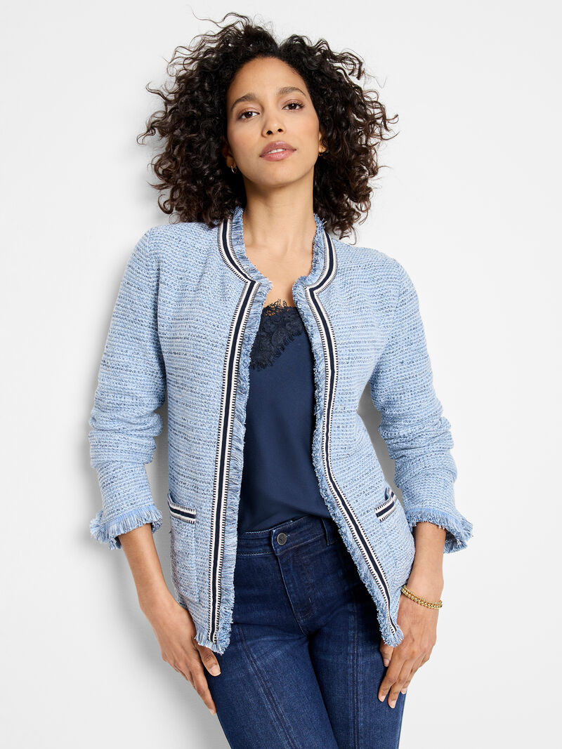 The blazer silhouette combines the comfort of your beloved cardigan with its super-soft knit construction. The Fringe Mix offers the best of both worlds and is, unsurprisingly, one of our bestsellers. This iteration stands out with a distinctive ribbon twill border. Crafted for versatility, it's the perfect piece for work, events, or to casually layer over jeans. The open front and practical patch pockets add to its ease of wear, while the signature fringe detailing along the edges accentuates the knit.