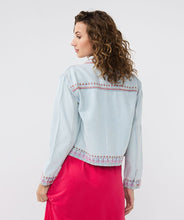 Load image into Gallery viewer, This Jonna Jacket Jeans Embroidery- EsQualo HS2412214 features intricate embroidery details, making it a stylish and versatile addition to any wardrobe. With long sleeves and a button fastening, this jacket is both functional and fashionable.
