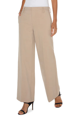 Our best-selling Kelsey Knit Trouser now comes in color biscuit tan with a wide leg silhouette!  Dress these up with a fitted blazer or pair with sneakers and a tee for an elevated casual look!