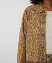 Load image into Gallery viewer, Model wearing leopard print jacket over a white top and jeans against a light gray background.
