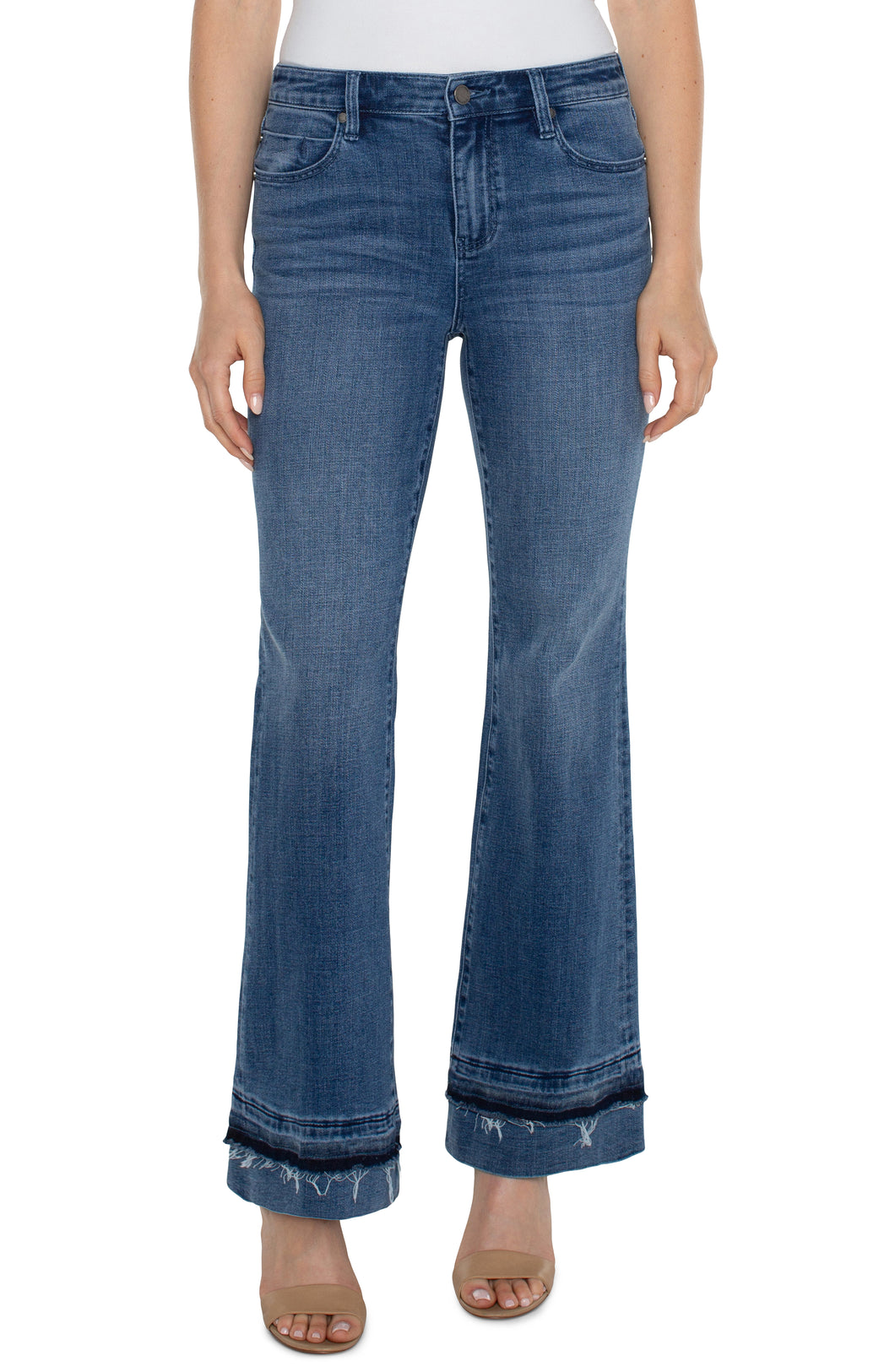 The Lucy Bootcut in Vandever features a let-down hem to give you vintage qualities while still keeping comfort in mind. Slim through the hips and thighs, this slimming denim releases at the knee and leg opening to create the beautiful bootcut shape. Everyone loves Lucy...   Color- Vandever. 32