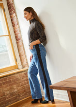 Load image into Gallery viewer, Elevate your style with our wide-leg pants, featuring a blend of textures and fabrics, accented with stylish side panels. They come equipped with five practical pockets and a reliable zipper closure for a seamless blend of form and function.
