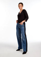 Load image into Gallery viewer, Elevate your style with our wide-leg pants, featuring a blend of textures and fabrics, accented with stylish side panels. They come equipped with five practical pockets and a reliable zipper closure for a seamless blend of form and function.
