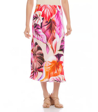 With a high waist and midi-length silhouette, this beautiful floral-patterned skirt has a bias-cut silhouette that drapes effortlessly on the body. Cupro woven fabric provides an incredibly soft feel against your skin and also boasts a natural sheen, giving the skirt a lustrous finish that exudes sophistication.