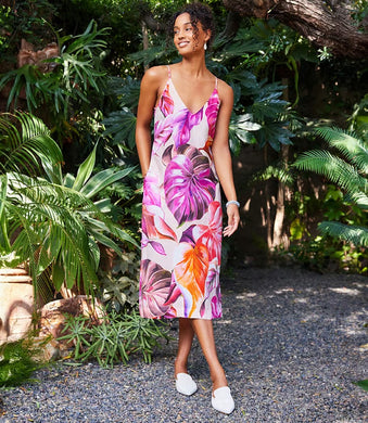 Revel in the opulence of cupro fabric, embrace the allure of floral patterns, and step into effortless glamour with a dress that promises to leave a lasting impression. Whether you're attending a garden party, a special event, or a casual outing, this midi dress adapts effortlessly to various occasions.