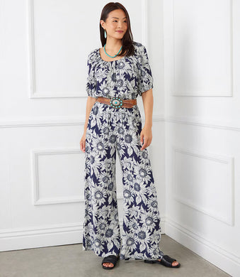 These boho-inspired wide-leg pants are a statement piece that invites you to embrace the beauty of botanical print in every step. Sumptuous viscose fabric provides a cool and comfortable feeling to the touch for a relaxing feeling wherever your day takes you.