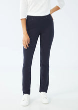 Load image into Gallery viewer, Our pull-on jeggings, crafted in body-hugging PDR, offer ultimate comfort and ease of wear. They come equipped with our unique Wonderwaist tummy-tuck panel, making them an ideal choice for daily wear.
