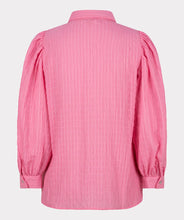 Load image into Gallery viewer, This fabulous blouse in a striking pink is made of soft seersucker quality; a light summery fabric that is slightly puckered.﻿ Our Pennie top has a collar, billowy long sleeves with a wide cuff that allows you to add extra puff to the sleeves.  The top has a wider, flowy fit and looks stunning paired with white bottoms or our FALLON FLAIR JEAN IN JADE COLOR- ESQUALO.  Color- Pink. Button down. Long sleeve.
