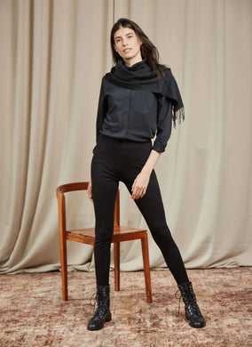 Lysse's classic Signature Center Seam full-length leggings are crafted from 4-way stretch Ponte, providing a snug fit. Ideal for both leisure and work, they boast a concealed signature waistband, central seam detailing, and a sleek silhouette.