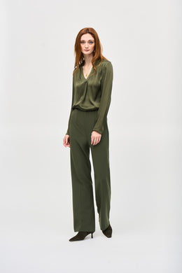 Fabulous and sleek, this high-rise wide leg pant in a gorgeous green will instantly elevate your outfit. The Hensley boasts a flattering high-rise waistline, is fitted through the thigh and flares out to create that ultra-flattering wide leg effect.