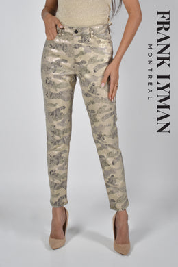 A striking gold metallic reptile print creates a denim pant that is so very exquisite.  A slim fit with stretch, this versatile pant can be dressed up for a night out or worn casually while running errands.  One thing is for certain, you will not blend in with a crowd, when you wear this stunning pant.