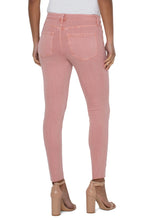 Load image into Gallery viewer, Liverpool&#39;s classic Abby Skinny is now in a color that we just adore!  A beautiful vibrant wash in rose blush color just catches the eye!  With its amazing stretch and recovery, this Abby Skinny will easily become one of your favorites. Pair with your choice of top and sandal for a perfect spring/summer outfit.  Color- Rose Blush. Mid-rise. Cut hem. Amazing stretch and recovery.
