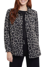 Load image into Gallery viewer, The stunning mid length shacket is a must have because it checks all the boxes as an ideal upscale-casual item that you can throw over anything in your closet and instantly look effortlessly chic. The shacket is not only very soft but is also the perfect jacket to wear during those chilly days.
