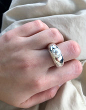 Load image into Gallery viewer, FRANKIE PEARL SILVER RING - BLING BAR
