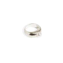 Load image into Gallery viewer, FRANKIE PEARL SILVER RING - BLING BAR
