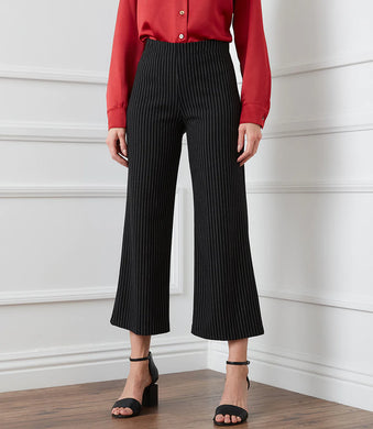 A wide-leg silhouette refreshes these pinstripe pants made from stretchy twill for ultimate comfort. It also features an easy pull-on waistband.